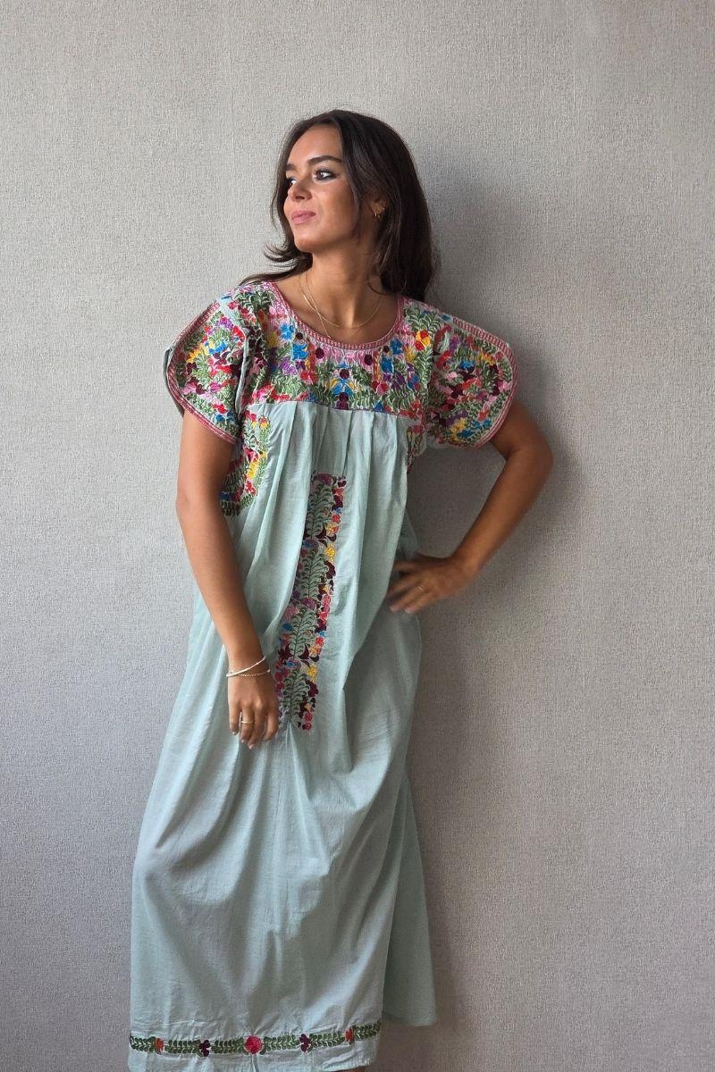 Vestido de playa bordado